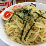大阪出張の時はこれを食え！　阪急梅田すぐ 魚介スープがたまらないつけ麺「煮干しらーめん 玉五郎」