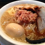 【二郎ラーメン】 大阪の西中島南方にある「ラーメン つけ麺 笑福」