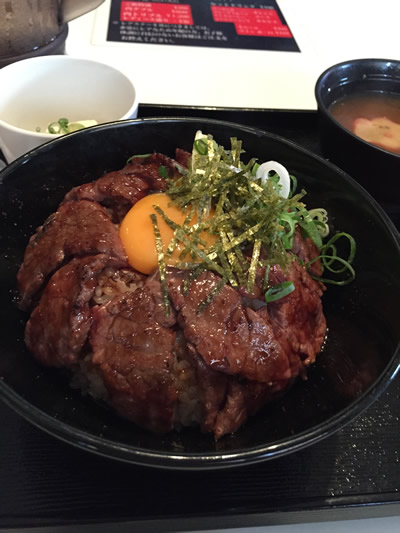 黒毛和牛レアステーキ丼 よく焼き