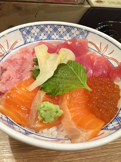 まぐろとサーモンの四色丼