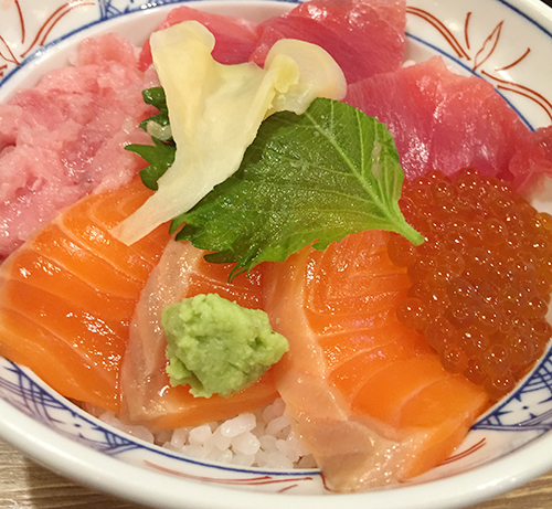 まぐろとサーモンの四色丼